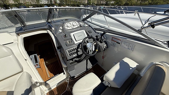 Larson 777 Cabrio / Mercruiser 5,0 MPI -11 5 of 5