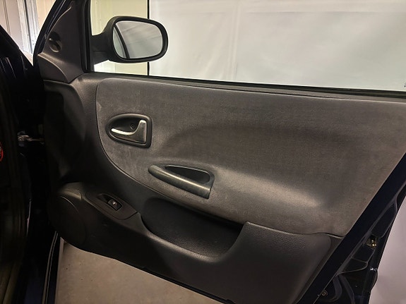 Renault Megane 15 of 19