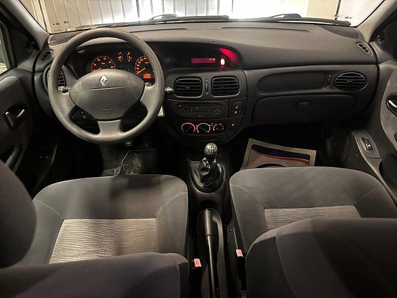 Renault Megane 18 of 19