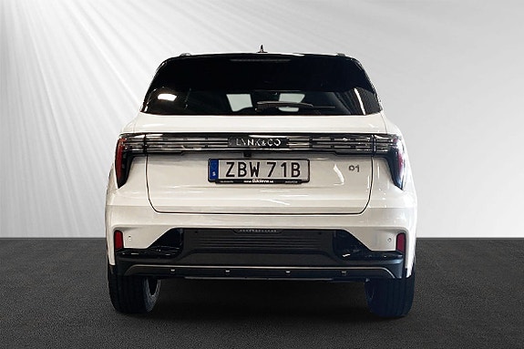 Lynk & Co 01 2 of 5