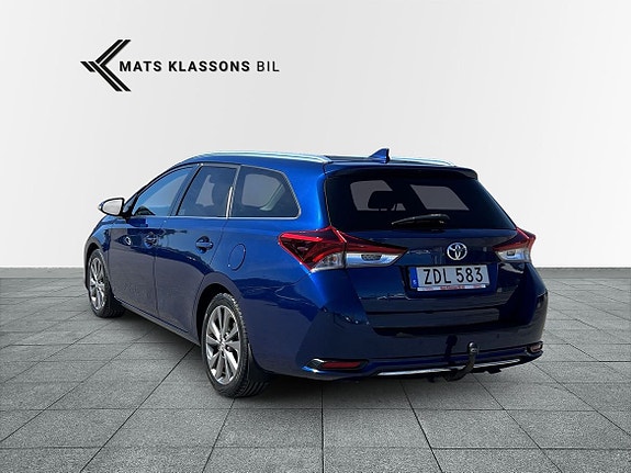 Toyota Auris 2 of 10