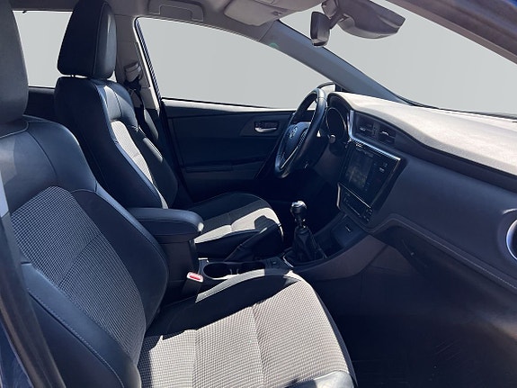 Toyota Auris 6 of 10