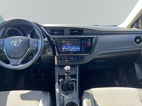 Toyota Auris 8 of 10