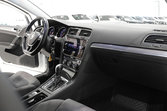 Volkswagen Golf Alltrack 11 of 27