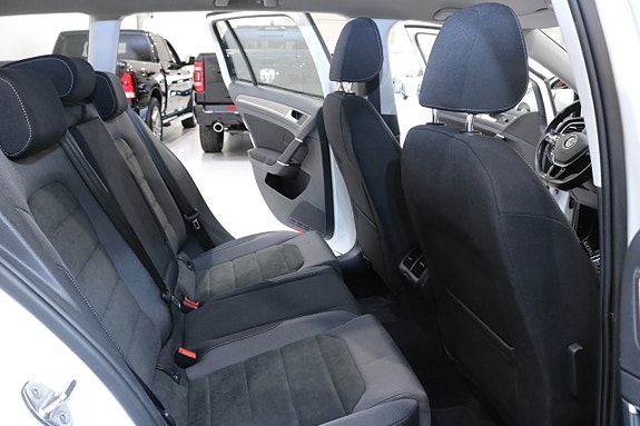 Volkswagen Golf Alltrack 16 of 27