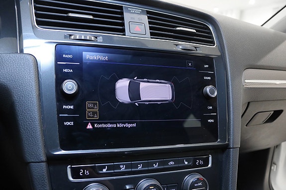 Volkswagen Golf Alltrack 21 of 27