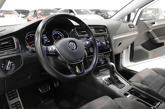 Volkswagen Golf Alltrack 9 of 27