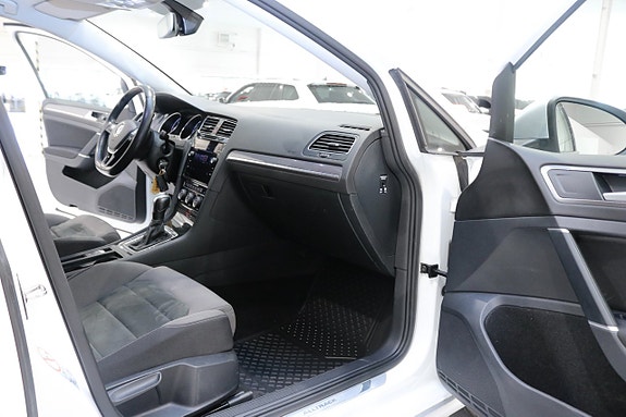 Volkswagen Golf Alltrack 12 of 27