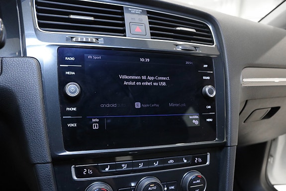 Volkswagen Golf Alltrack 20 of 27
