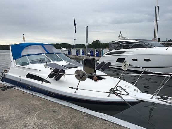 Bayliner 2755 trygg familjebåt nyare motor/drev 4 of 5