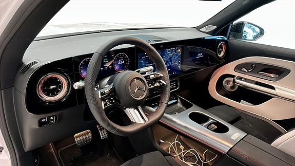 Mercedes-Benz GLB250+ 13 of 26