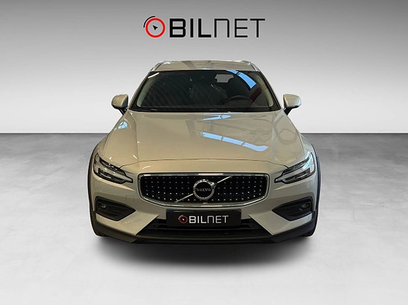 Volvo V60 Cross Country 3 of 5