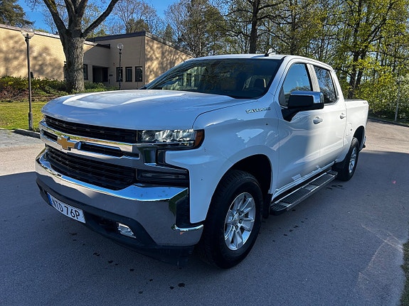 Chevrolet Silverado 1500 2 of 5
