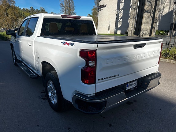 Chevrolet Silverado 1500 3 of 5