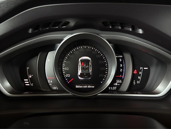 Volvo V40 11 of 20