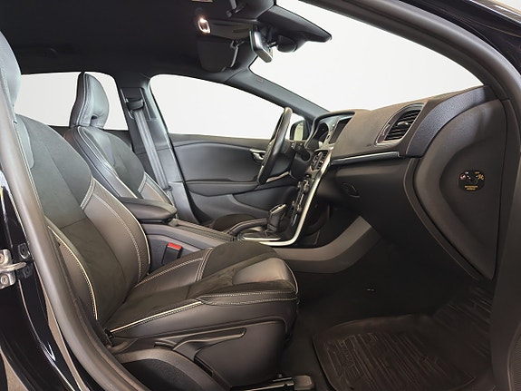 Volvo V40 17 of 20