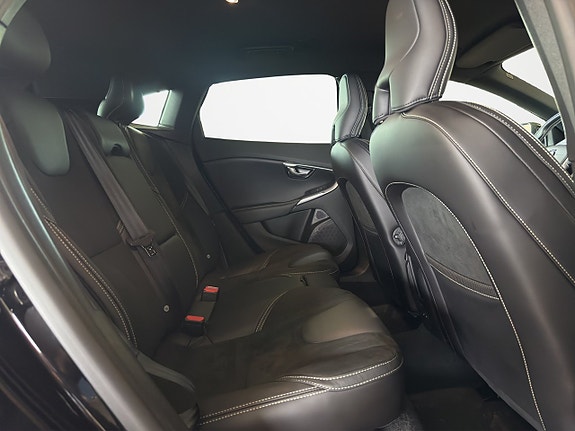 Volvo V40 18 of 20