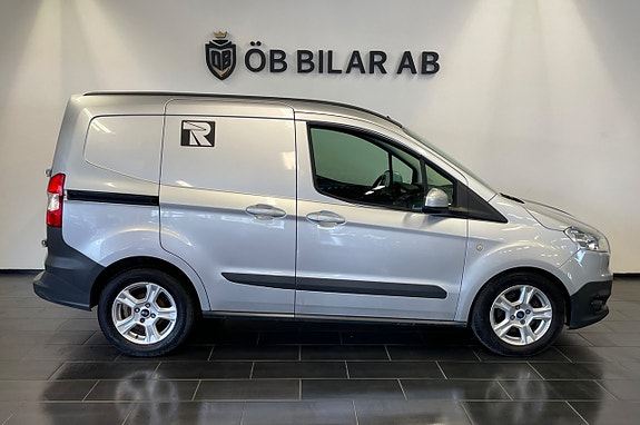 Ford Transit Courier 2 of 5