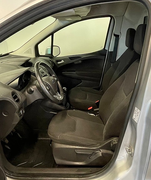 Ford Transit Courier 6 of 8