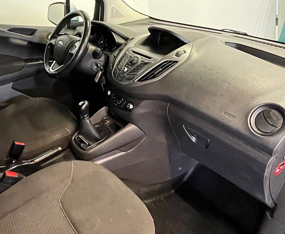 Ford Transit Courier 7 of 8