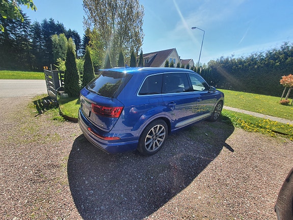Audi Q7 3 of 5