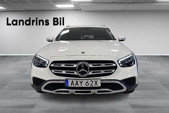 Mercedes-Benz E220 d 2 of 5