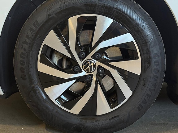 Volkswagen Passat 16 of 18