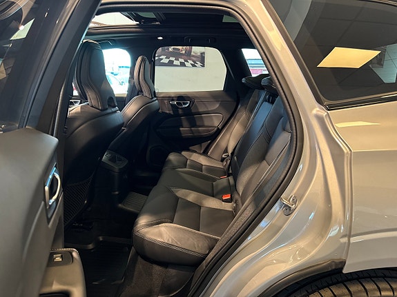 Volvo XC60 25 of 29
