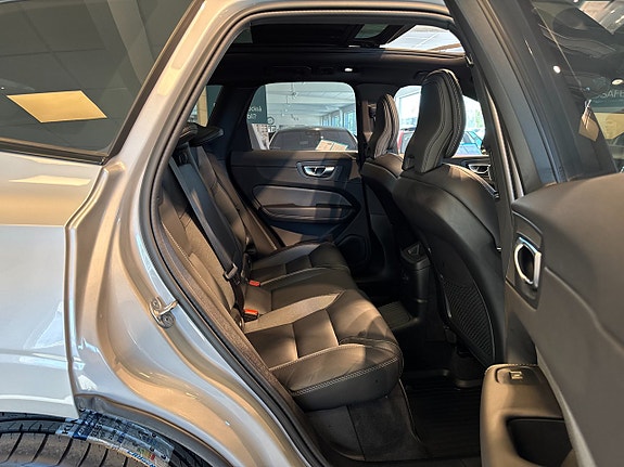 Volvo XC60 24 of 29