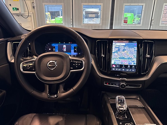 Volvo XC60 8 of 29