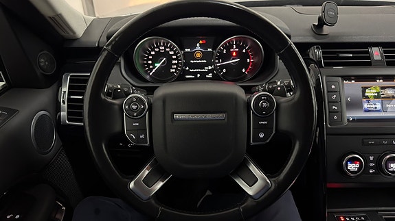Land Rover Discovery 26 of 30