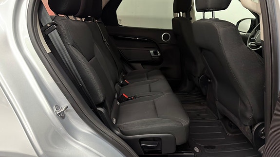 Land Rover Discovery 15 of 30