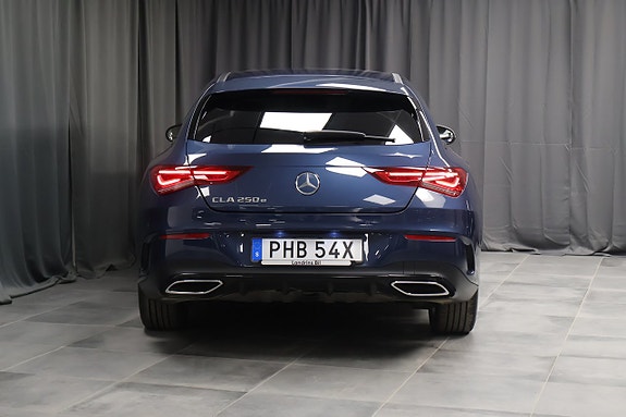 Mercedes-Benz CLA250 e 4 of 5