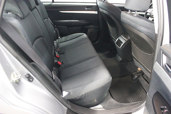 Subaru Legacy 11 of 19