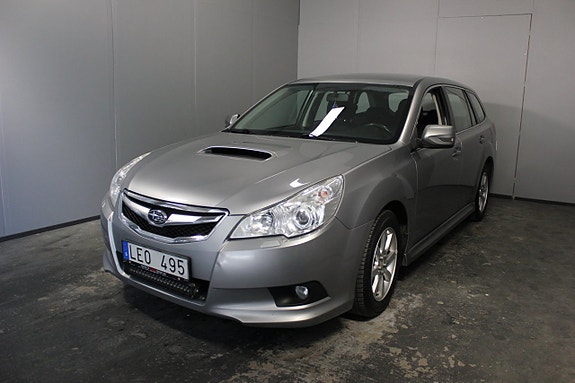 Subaru Legacy 2 of 5