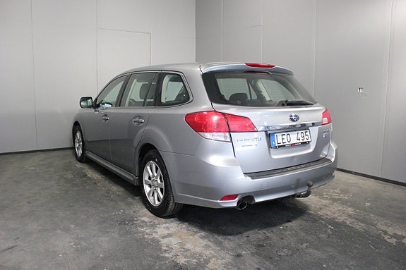 Subaru Legacy 3 of 5