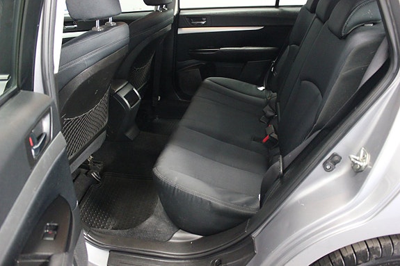 Subaru Legacy 10 of 19
