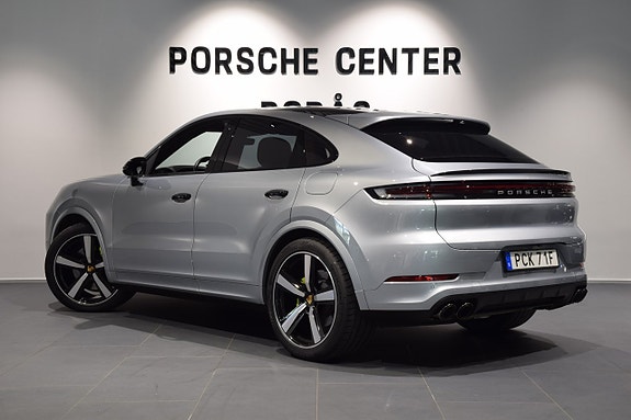 Porsche Cayenne 3 of 5