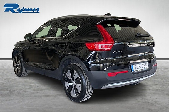 Volvo XC40 3 of 5