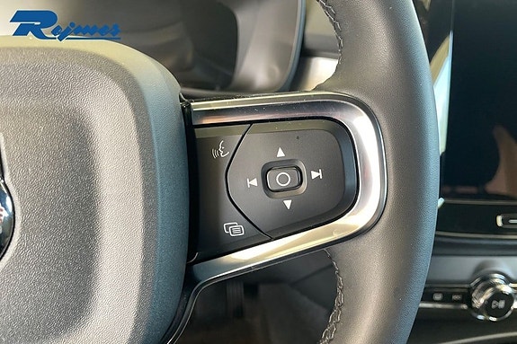 Volvo XC40 7 of 21