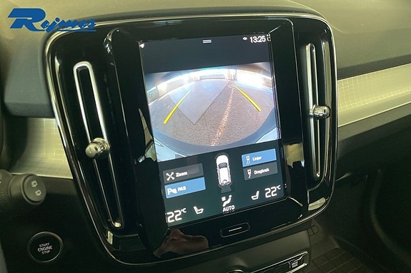 Volvo XC40 9 of 21