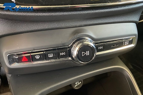 Volvo XC40 10 of 21