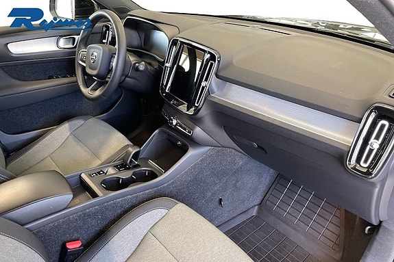 Volvo XC40 13 of 21