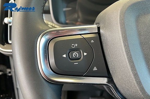 Volvo XC40 6 of 21
