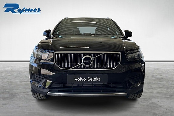 Volvo XC40 4 of 5