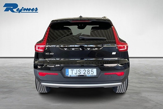 Volvo XC40 17 of 21