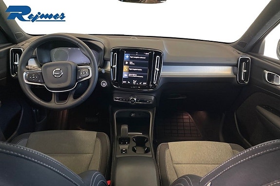 Volvo XC40 12 of 21