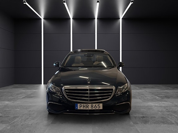 Mercedes-Benz E220 d 2 of 5