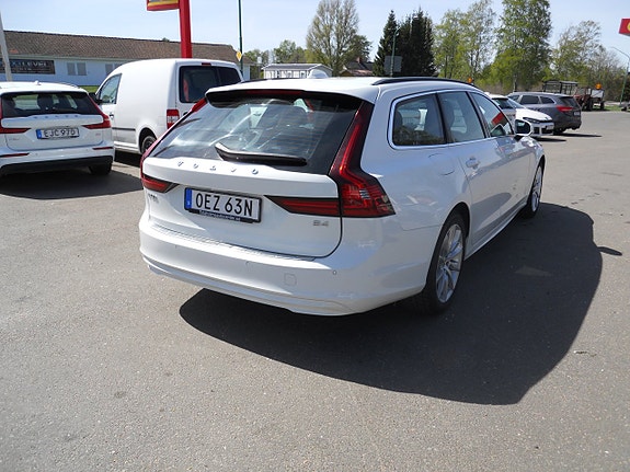 Volvo V90 2 of 4