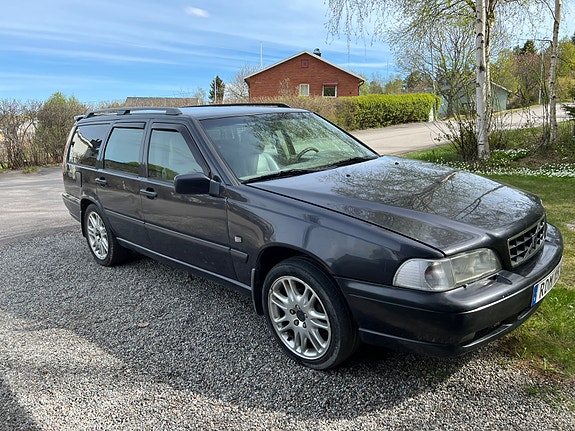 Volvo V70 5 of 7